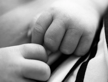 Γονείς έθαψαν ζωντανό το μωρό τους στην Βραζιλία και επέζησε (φωτό, βίντεο)